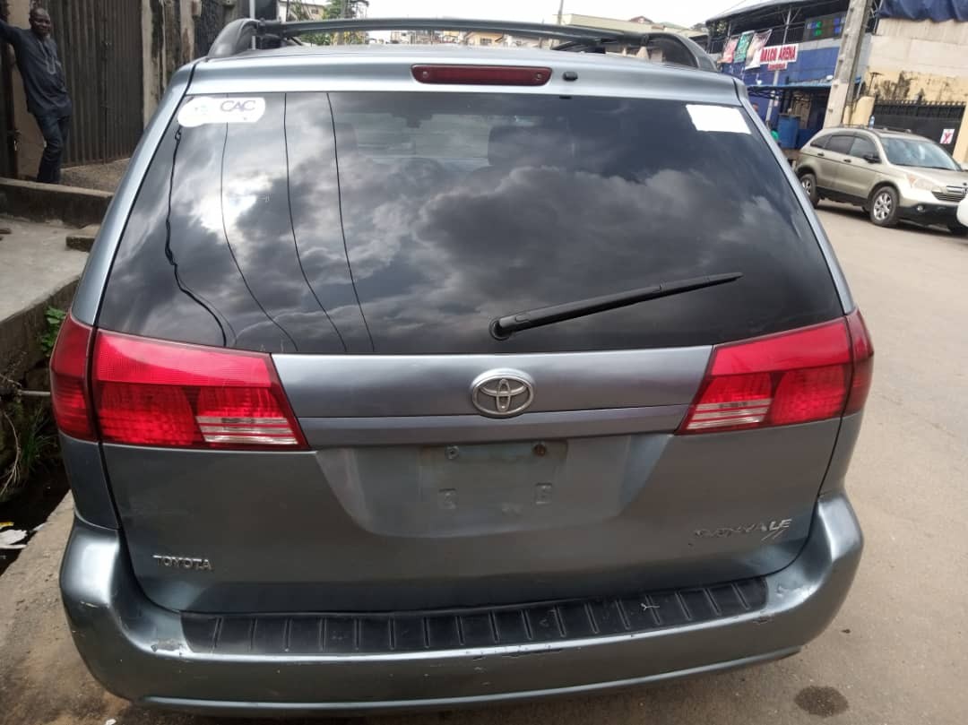 Toyota Sienna LE 2005 is available at Efritin