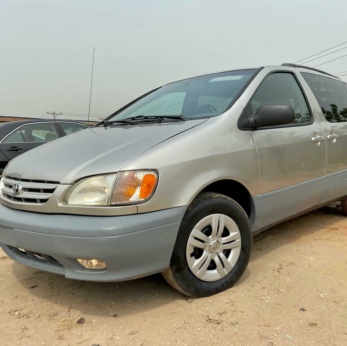 Toyota Sienna 2002 is available at Efritin