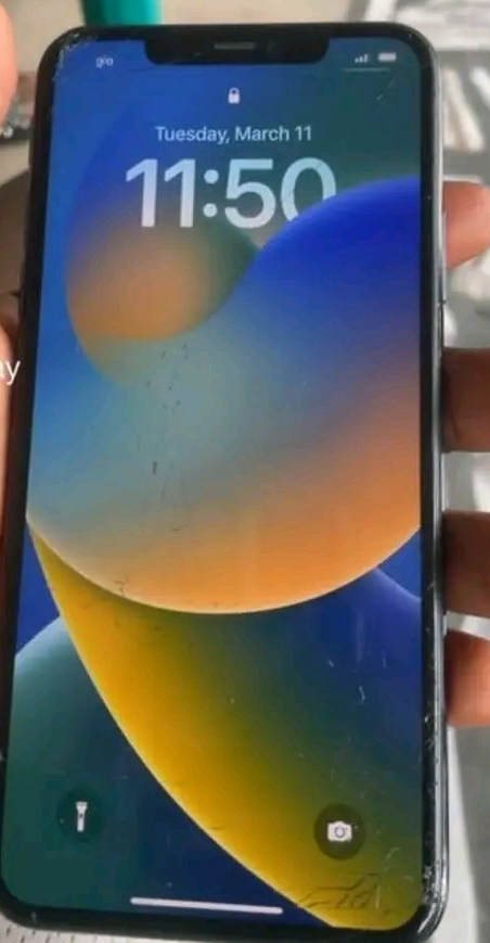 Apple iPhone 11 pro max is available at Efritin