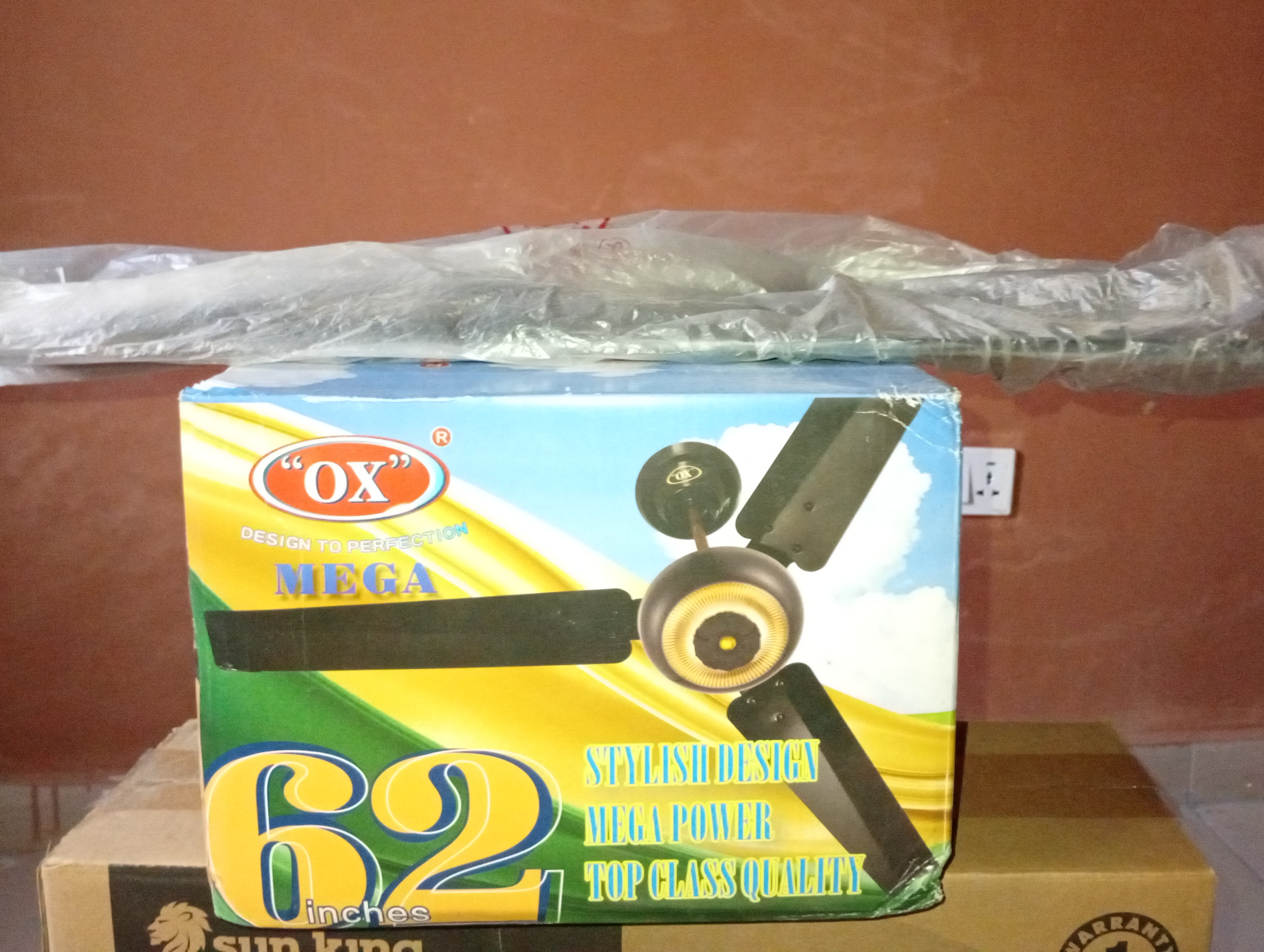 Brand new 62 OX ceiling fan is available at Efritin