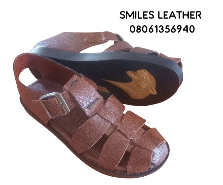 Handmade leather sandal is available at Efritin