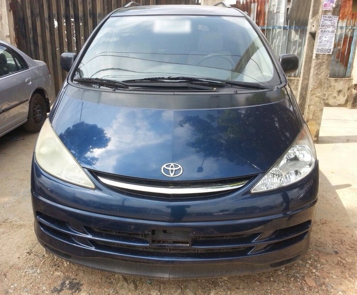 Toyota Previa 2001 is available at Efritin