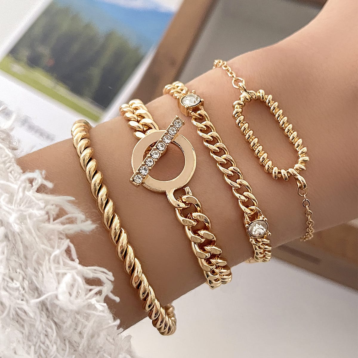 Bangles is available at Efritin